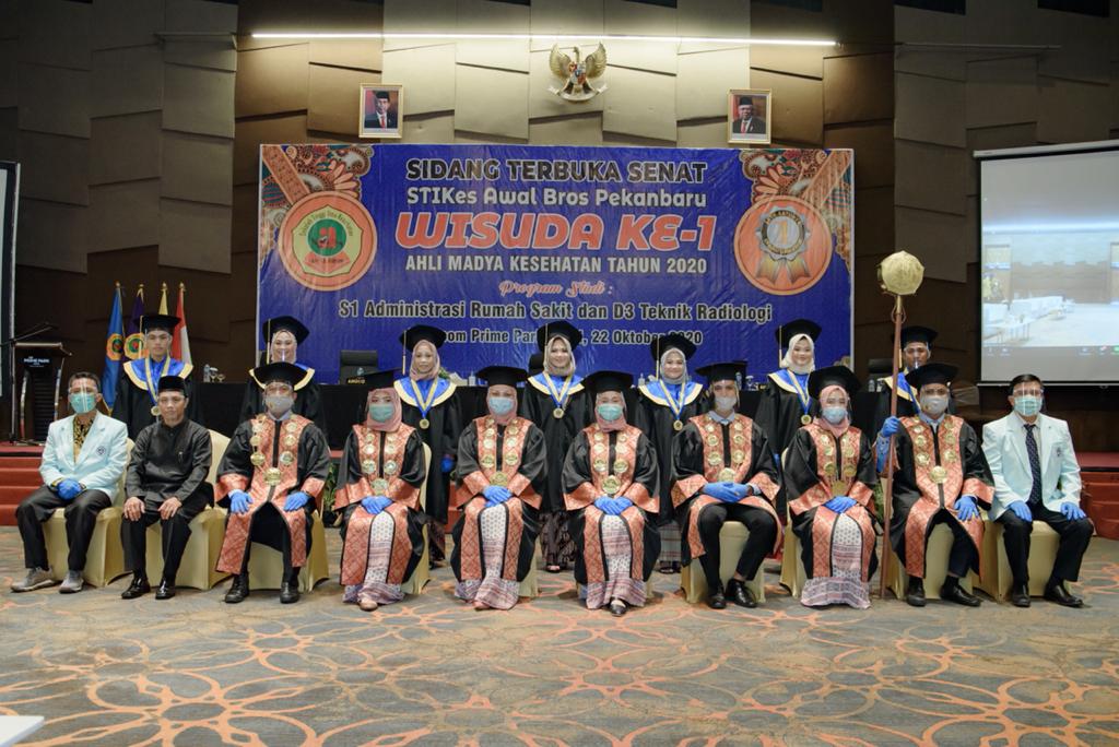 Lulusan Pertama STIKes Awal Bros Pekanbaru Langsung Diserap 100 Persen